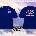 Đồng phục áo thun nhân viên công ty Vĩnh Tài. Áo đồng phục được thiết kế trang nhã, lịch sự, đồng phục áo thun tôn lên sự tinh tế và chuyên nghiệp cho công ty của bạn thông qua thiết kế hài hòa giữa logo và bo cổ - tay. Áo thun đồng phục là niềm vui của mỗi thành viên trong trang phục áo đồng phục hằng ngày.