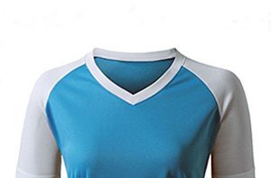Mẫu áo thun đồng phục raglan cổ tim phá cách