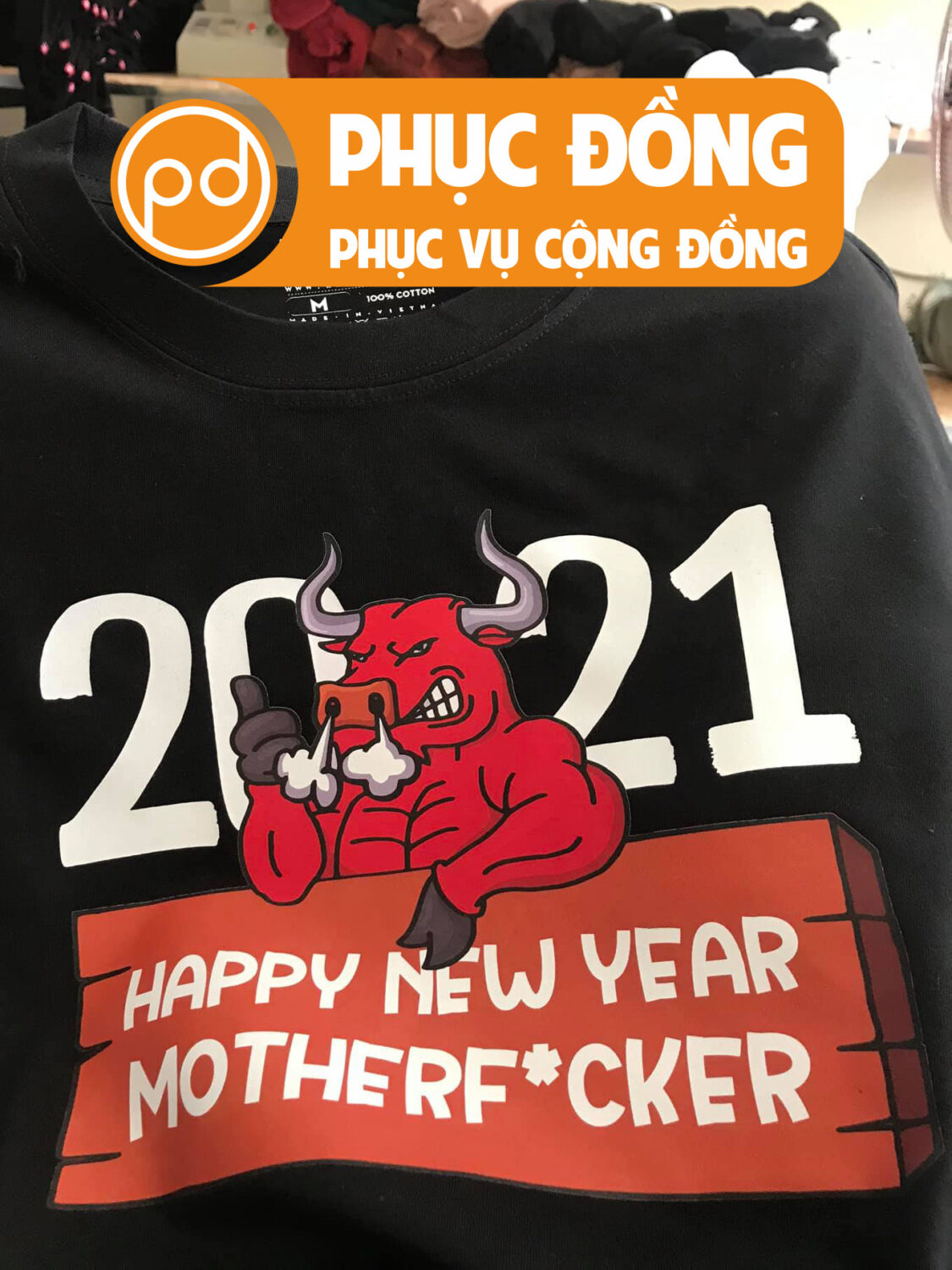 In pet chuyển nhiệt trên áo đồng phục