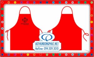 In đồng phục tạp dề đầu bếp, xưởng may chúng tôi chuyên nhận làm tạp dề đồng phục yếm, các loại tạp dề dài đeo cổ.In thêu tạp dề nhân viên, thêu tạp dề đồng phục theo yêu cầu số lượng ít và nhiều.Để làm cho quán khang trang hơn, các chủ doanh nghiệp quán ăn, nhà hàng, quầy nước, đều sử dụng chiếc tạp dề yếm này trông lịch sự và sạch sẽ hơn trong mắt khách hàng.