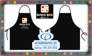 Xưởng may áo đồng phục tạp dề yếm-Shushi Box.Tạp dề quán ăn, tạp dề đầu bếp, tạp dề nhân viên bán hàng, tạp dề yếm, tạp dề ngang hông, tạp dề đeo cổ.Xưởng may tạp dề đồng phục số lượng từ 10 - 1000 áo